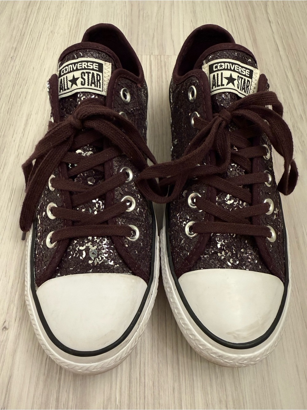 Converse Chuck Taylor All Star Low Top Sequin Sneaker Burgundy/Silver Women’s 8